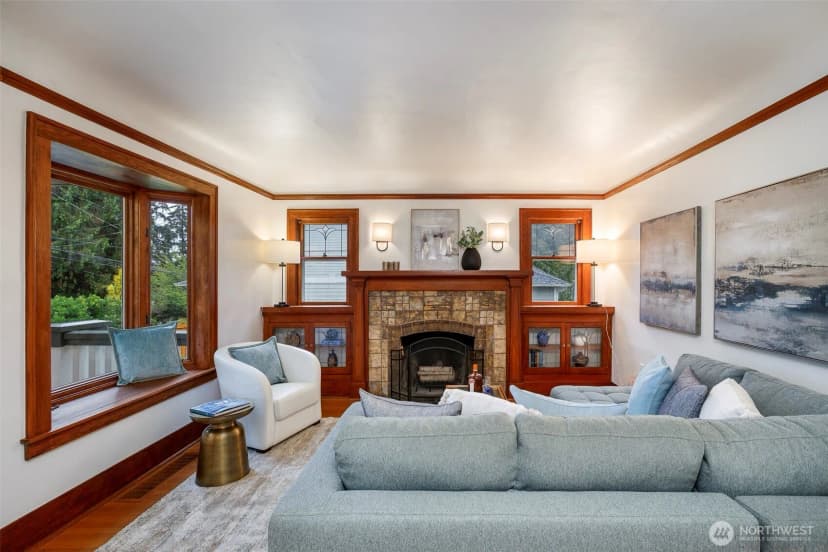 Property photo for 1011 Ne 103rd Street, Seattle photo 3