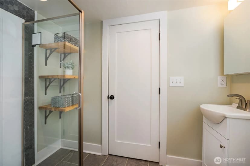 Property photo for 1011 Ne 103rd Street, Seattle photo 29