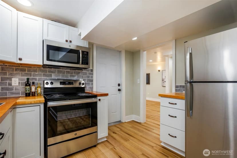 Property photo for 1011 Ne 103rd Street, Seattle photo 23