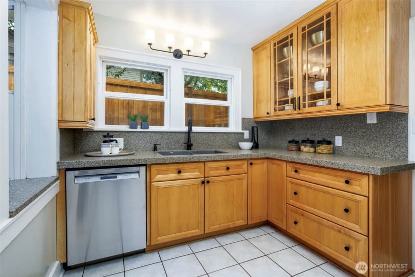 Property photo for 1011 Ne 103rd Street, Seattle photo 10