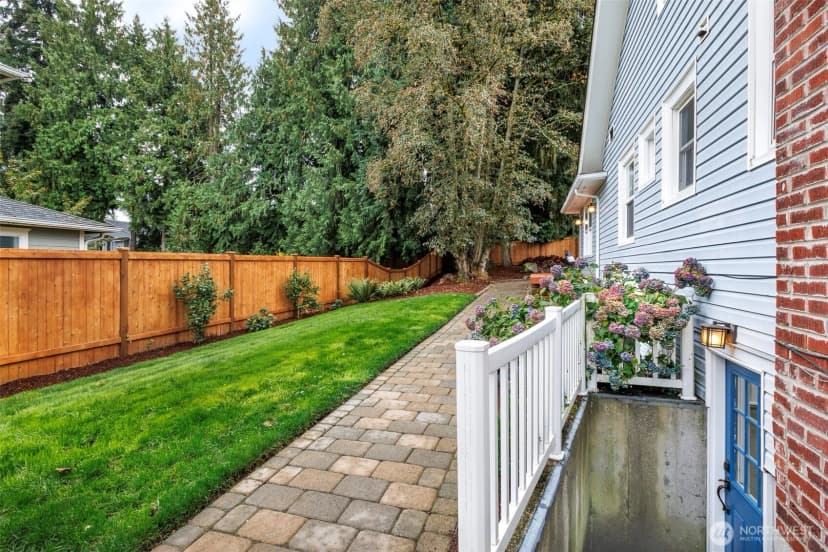 Property photo for 1011 Ne 103rd Street, Seattle photo 30