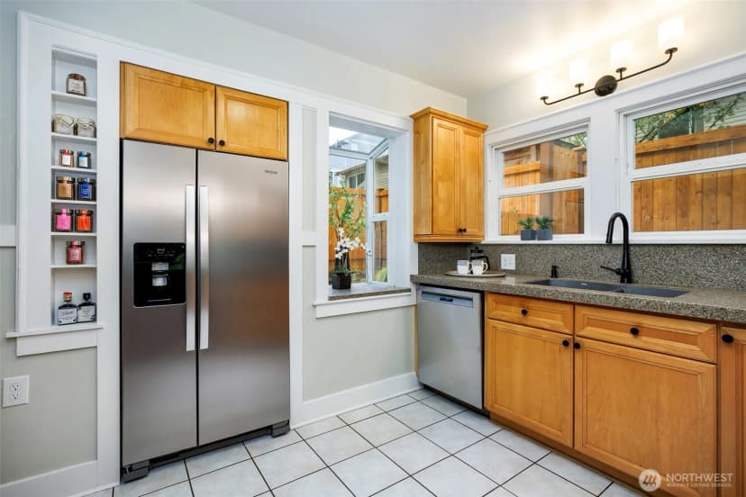 Property photo for 1011 Ne 103rd Street, Seattle photo 11