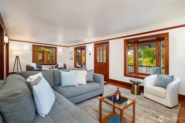 Property photo for 1011 Ne 103rd Street, Seattle photo 5