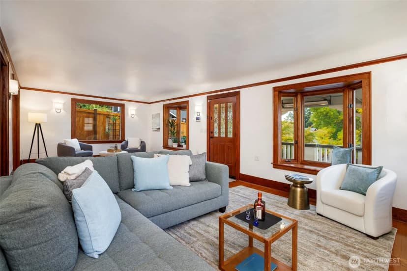 Property photo for 1011 Ne 103rd Street, Seattle photo 5
