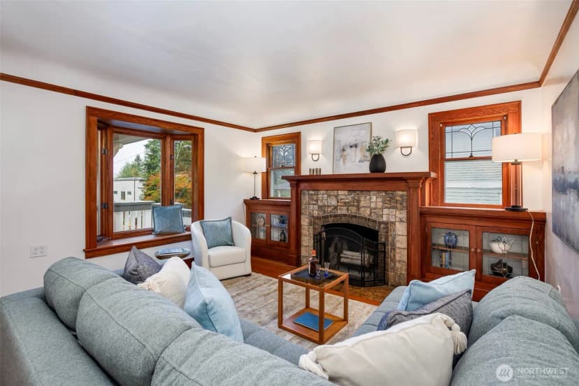 Property photo for 1011 Ne 103rd Street, Seattle photo 4