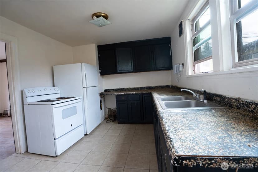 Property photo for 4210 S Holly Street, Seattle photo 7