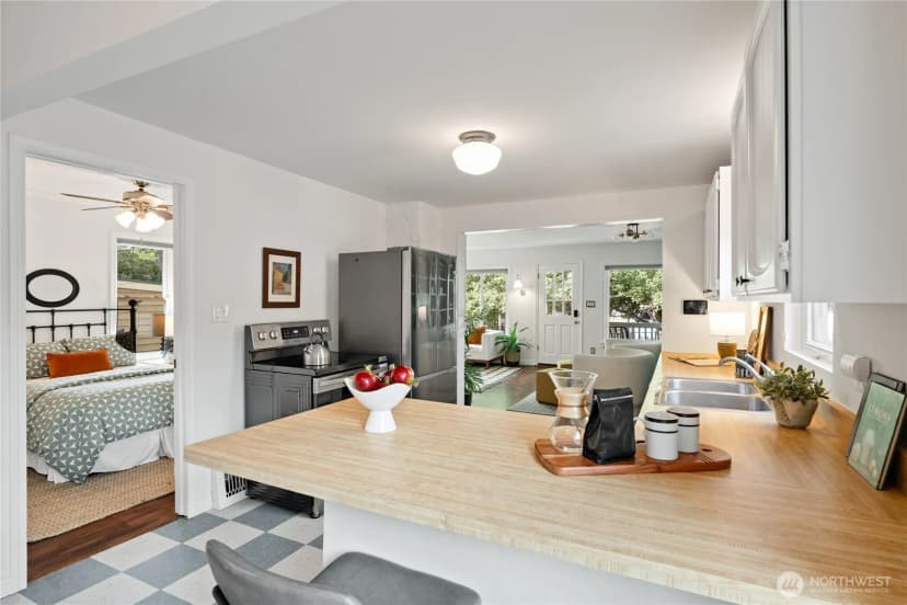 Property photo for 4512 6th Avenue Nw, Seattle photo 11