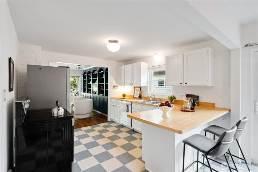 Property photo for 4512 6th Avenue Nw, Seattle photo 12