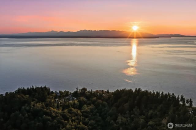 Property photo for 6105 128th Street Sw, Mukilteo photo 5