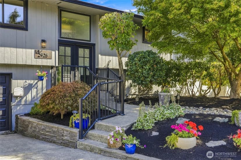 Property photo for 2925 Panaview Blvd, Everett photo 4