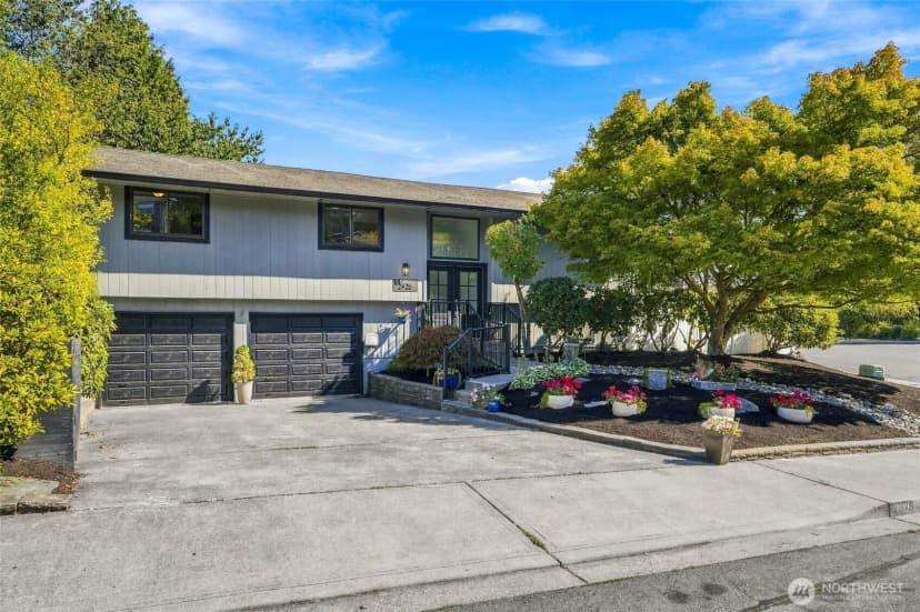 Property photo for 2925 Panaview Blvd, Everett photo 3