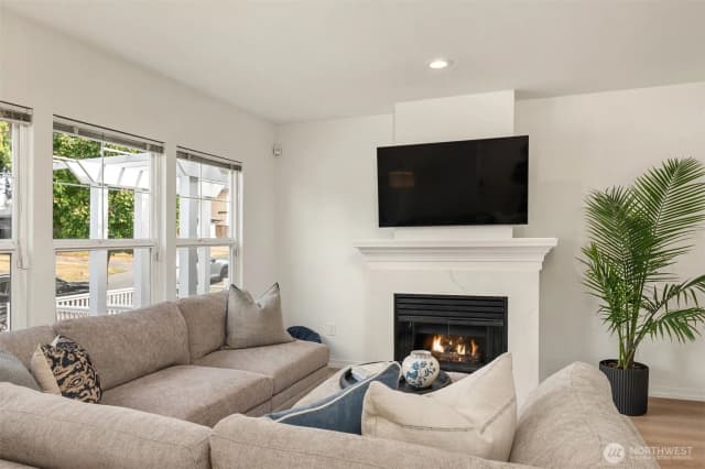 Property photo for 3701 Ne 6th Street, Renton photo 5