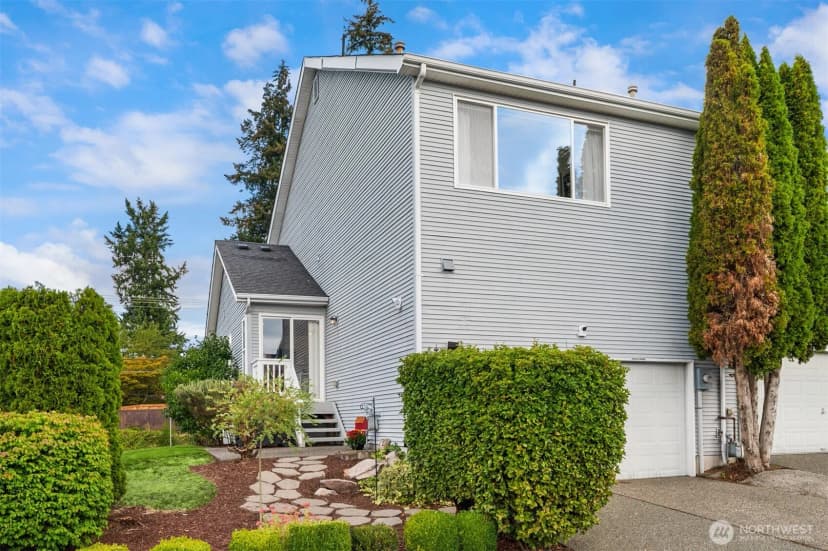 Property photo for 3701 Ne 6th Street, Renton photo 26