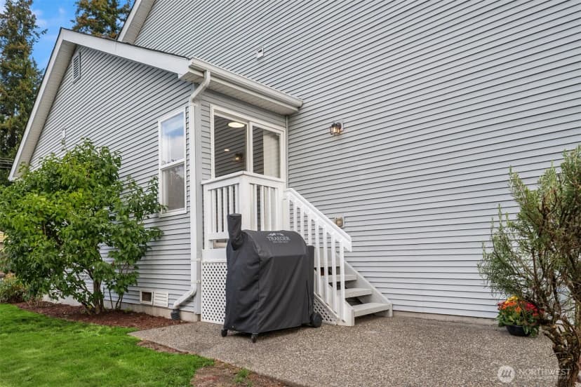 Property photo for 3701 Ne 6th Street, Renton photo 24