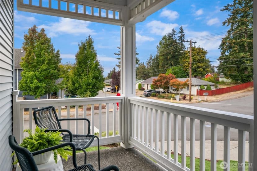 Property photo for 3701 Ne 6th Street, Renton photo 2