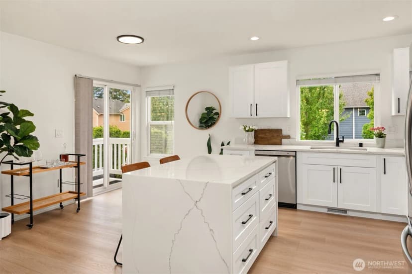 Property photo for 3701 Ne 6th Street, Renton photo 15