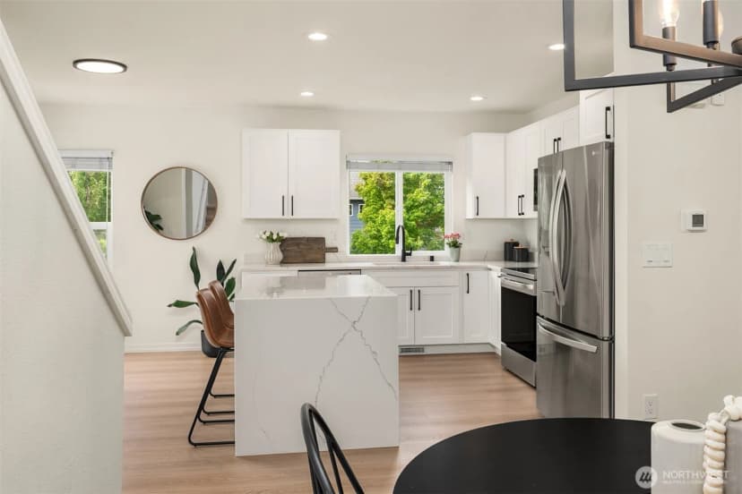 Property photo for 3701 Ne 6th Street, Renton photo 12