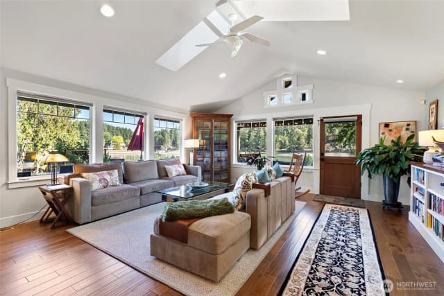 Property photo for 9312 Glencove Road Nw, Gig Harbor photo 4