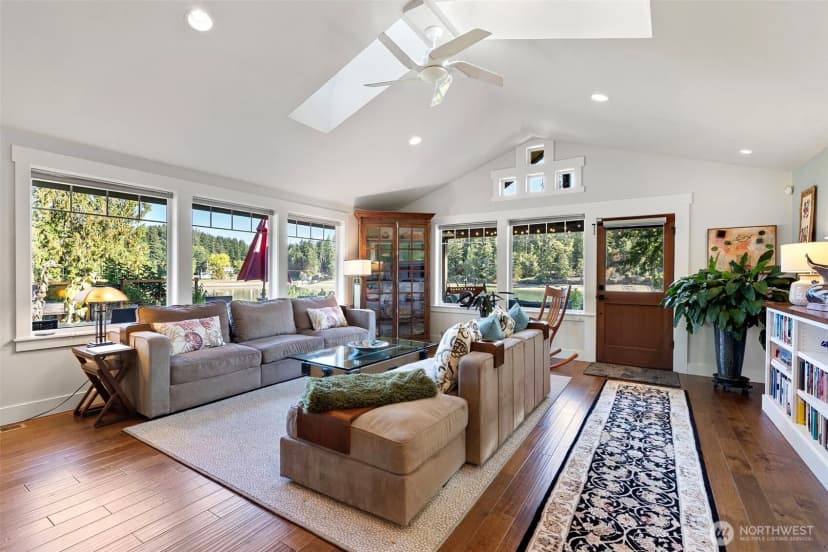 Property photo for 9312 Glencove Road Nw, Gig Harbor photo 4