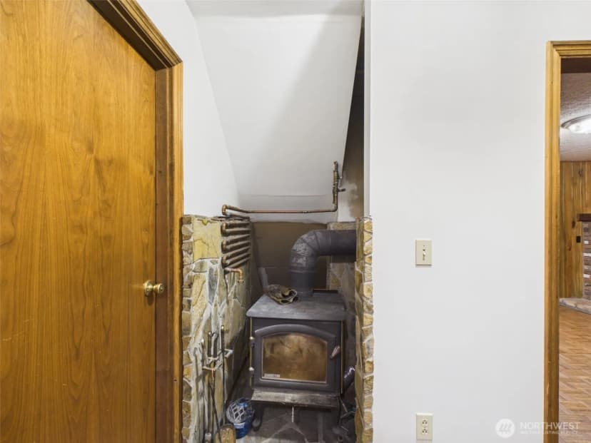 Property photo for 145 Barrett Creek Road, Republic photo 22