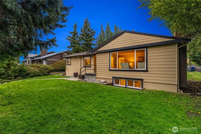 Property photo for 124 6th Avenue, Kirkland photo 2