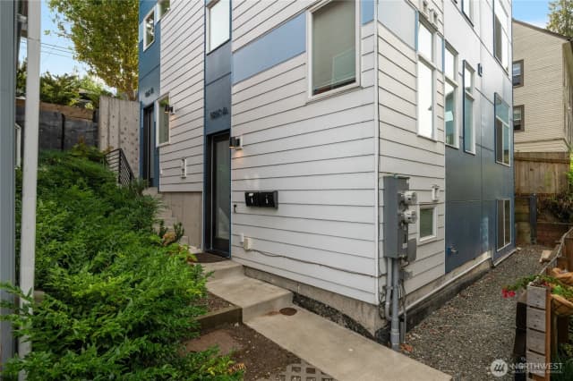 Property photo for 5057 37th Avenue S #b, Seattle photo 2