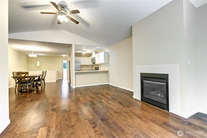 Property photo for 13700 56th Avenue Se, Everett photo 9