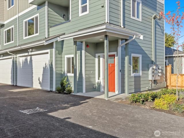 Property photo for 215 Corrin Avenue Nw #c, Orting photo 3