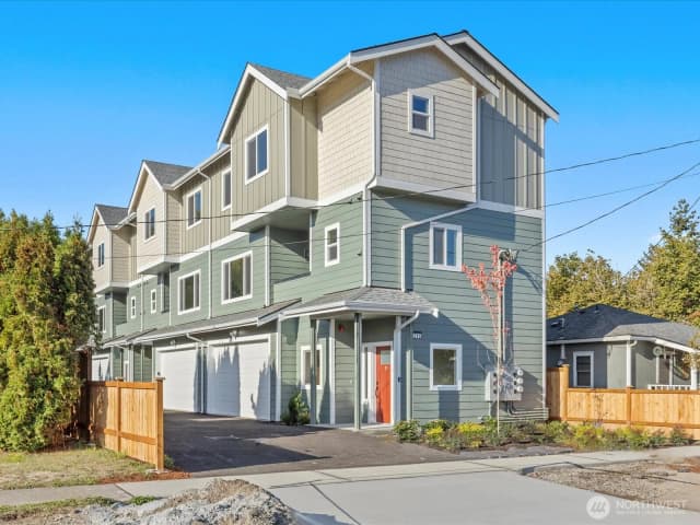 Property photo for 215 Corrin Avenue Nw #c, Orting photo 2