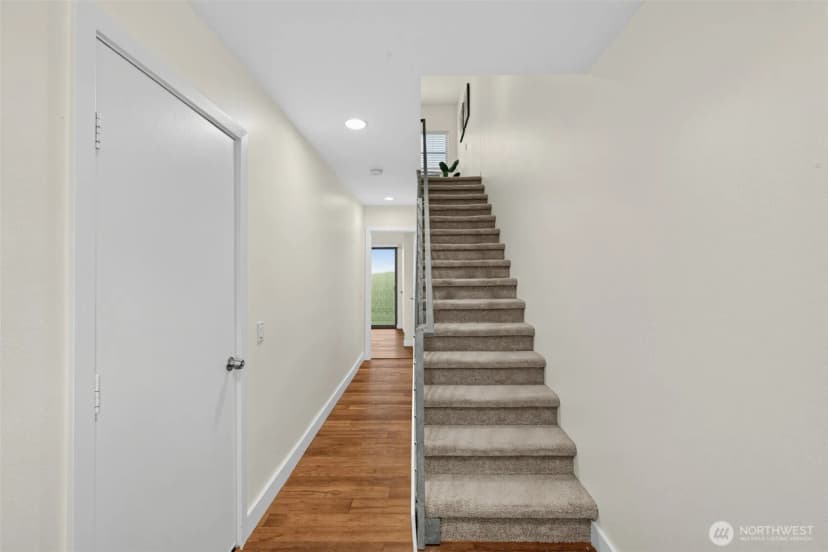 Property photo for 3014 Ne 140th Street #b, Seattle photo 5