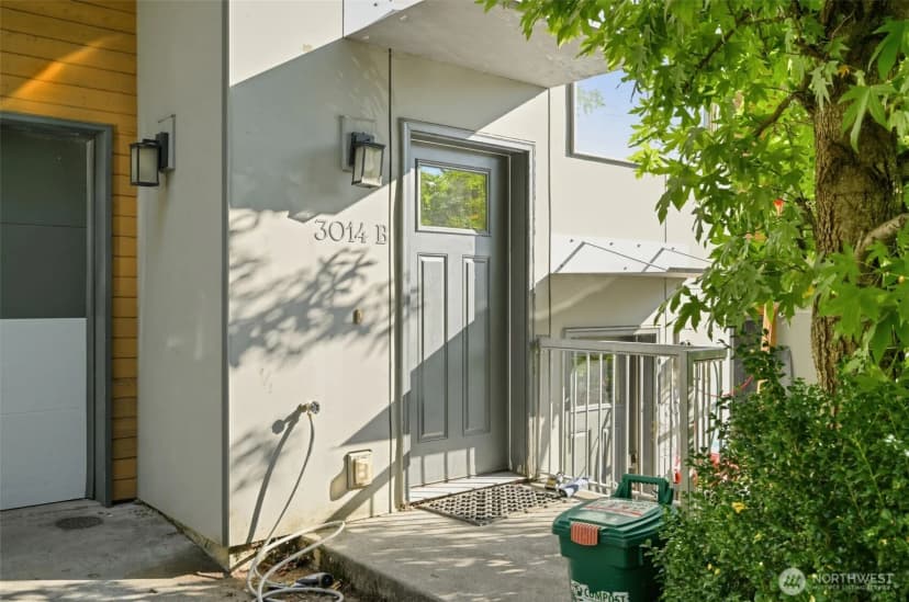 Property photo for 3014 Ne 140th Street #b, Seattle photo 2