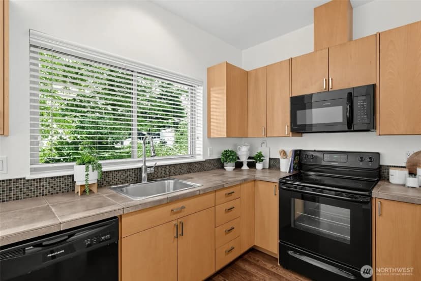 Property photo for 3014 Ne 140th Street #b, Seattle photo 15