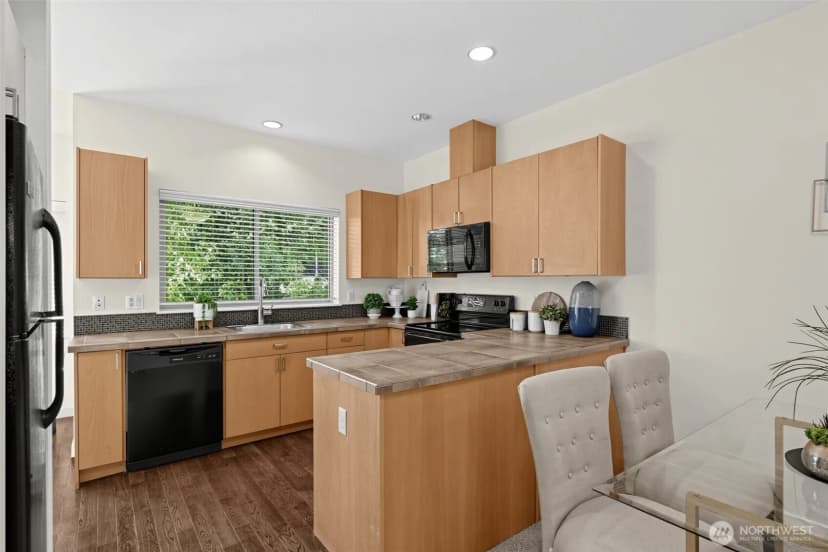 Property photo for 3014 Ne 140th Street #b, Seattle photo 16