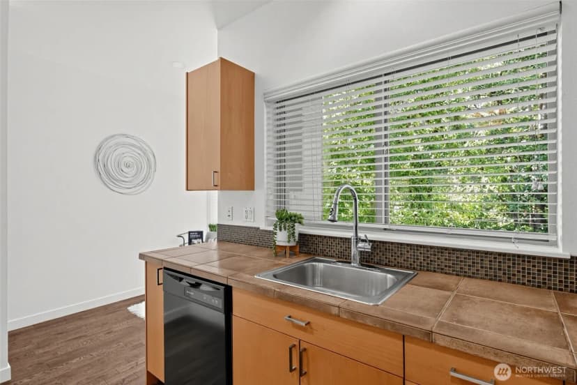 Property photo for 3014 Ne 140th Street #b, Seattle photo 13