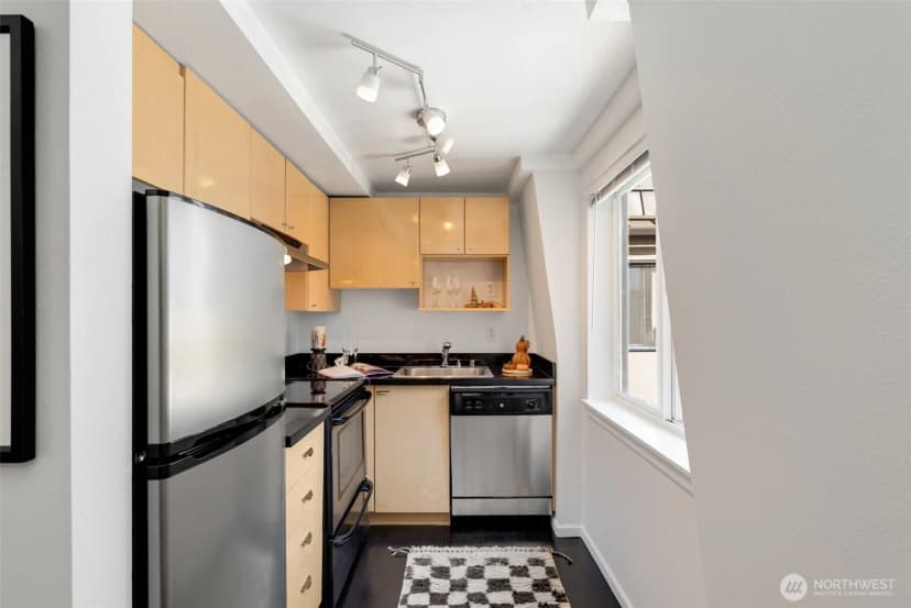 Property photo for 425 Vine St #721, Seattle photo 11