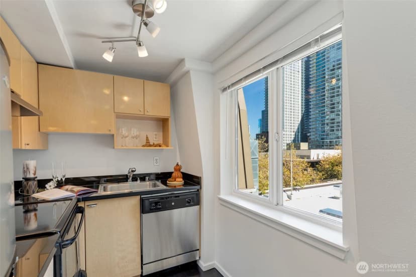 Property photo for 425 Vine St #721, Seattle photo 10