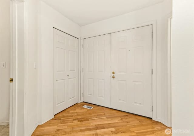 Property photo for 18555 Ne 57th Street #18555, Redmond photo 4