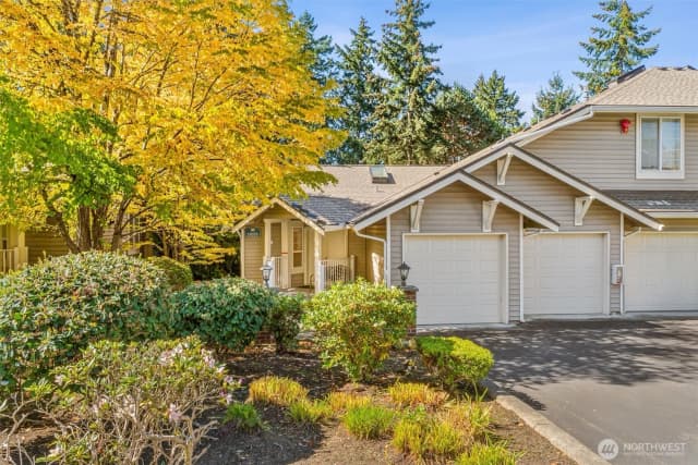 Property photo for 18555 Ne 57th Street #18555, Redmond photo 2
