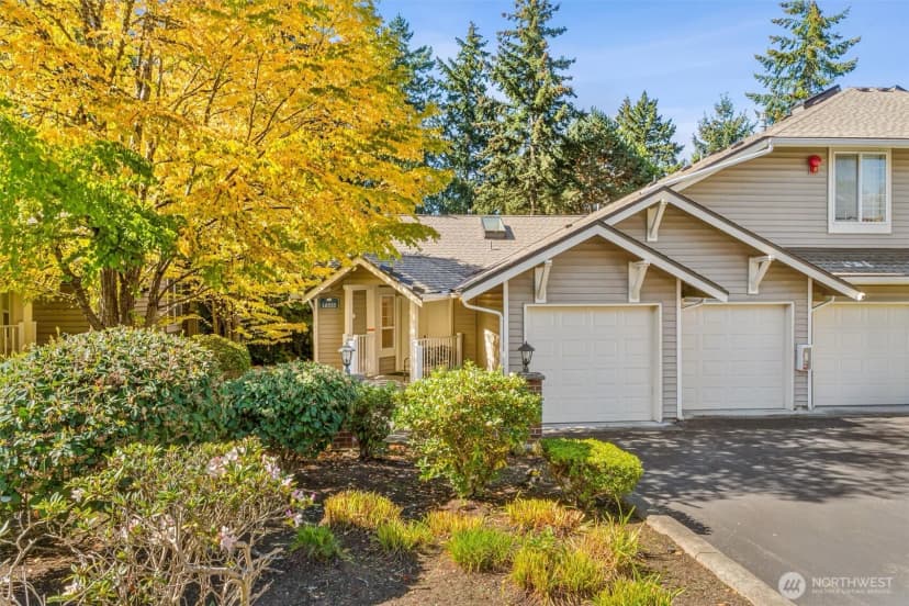 Property photo for 18555 Ne 57th Street #18555, Redmond photo 2