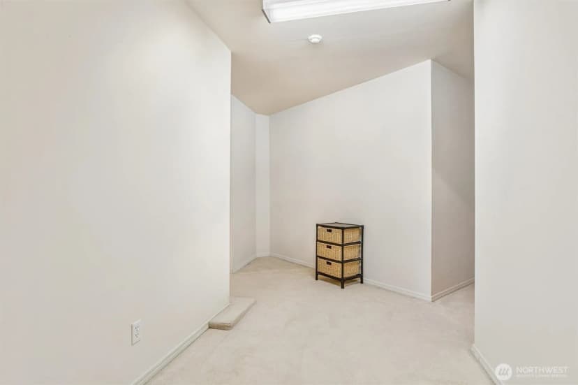 Property photo for 18555 Ne 57th Street #18555, Redmond photo 31