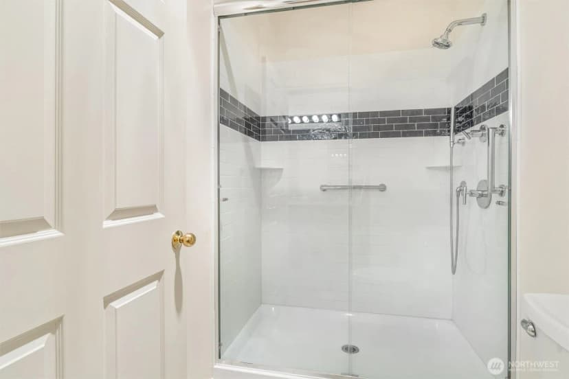 Property photo for 18555 Ne 57th Street #18555, Redmond photo 21