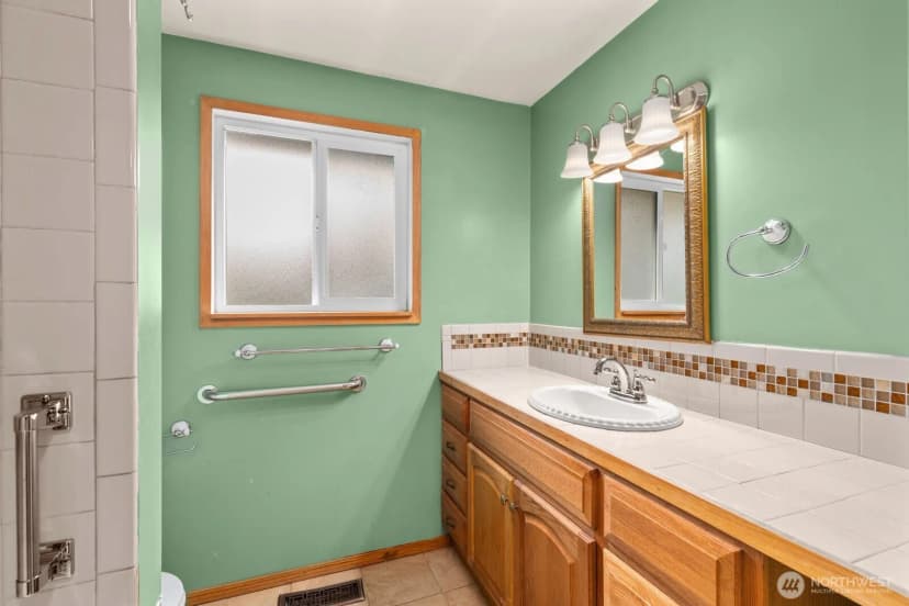 Property photo for 13227 14th Avenue S, Burien photo 16