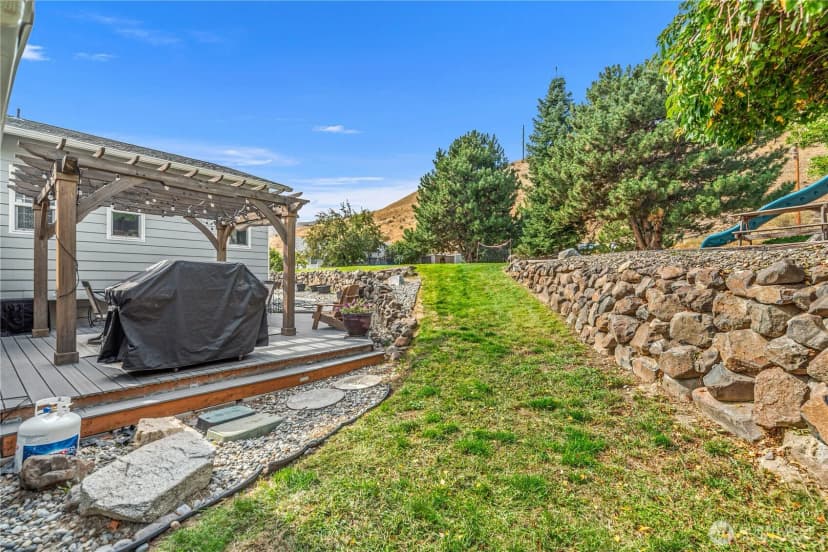 Property photo for 1920 Emerald Place, Wenatchee photo 9