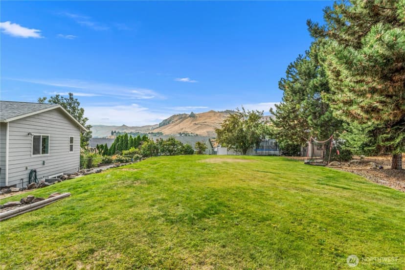 Property photo for 1920 Emerald Place, Wenatchee photo 10