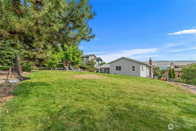 Property photo for 1920 Emerald Place, Wenatchee photo 11