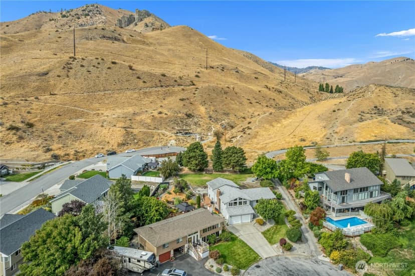 Property photo for 1920 Emerald Place, Wenatchee photo 2