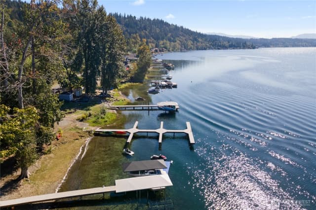 Property photo for 19627 Ne 33rd Place, Sammamish photo 2
