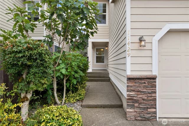 Property photo for 11429 Se 195th Place, Kent photo 2