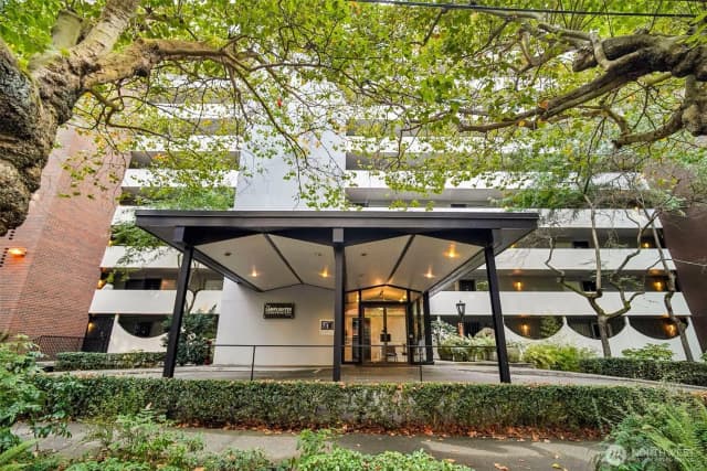 Property photo for 505 Belmont Avenue E #1002, Seattle photo 2