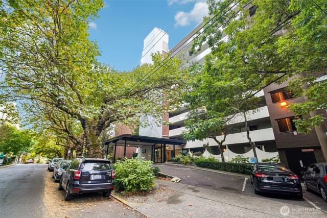 Property photo for 505 Belmont Avenue E #1002, Seattle photo 3